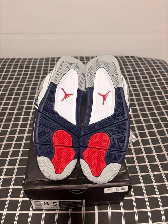 Jordan 4 Blanco y Azul