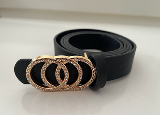 Lote 2 cinturones negros con hebilla dorada