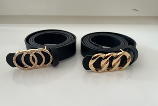 Lote 2 cinturones negros con hebilla dorada