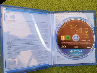 PlayStation 4 Slim con 5 giochi