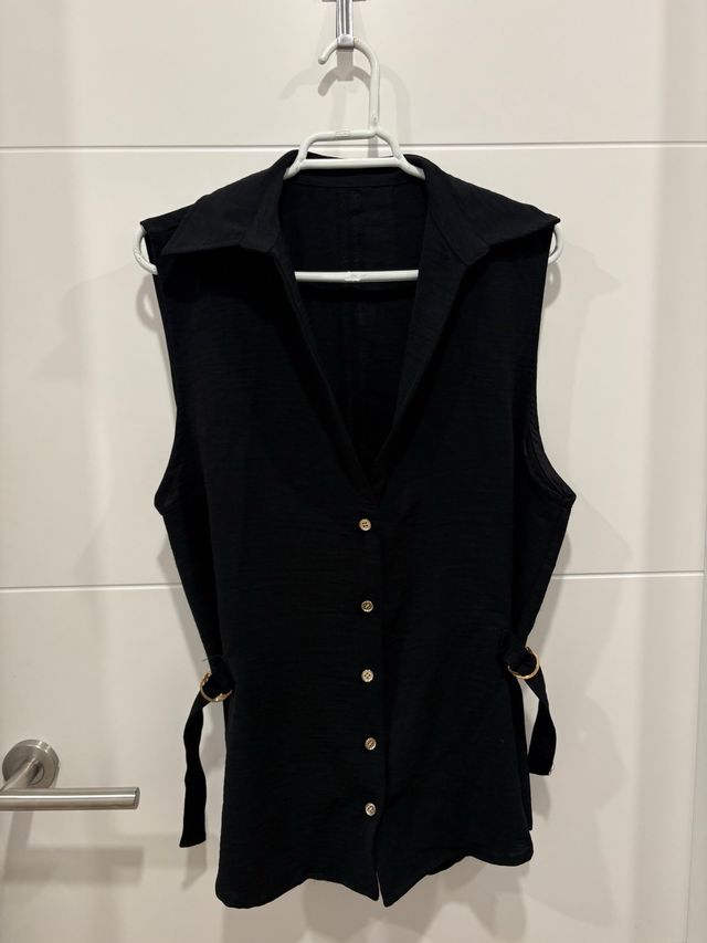 Blusa sin mangas negra