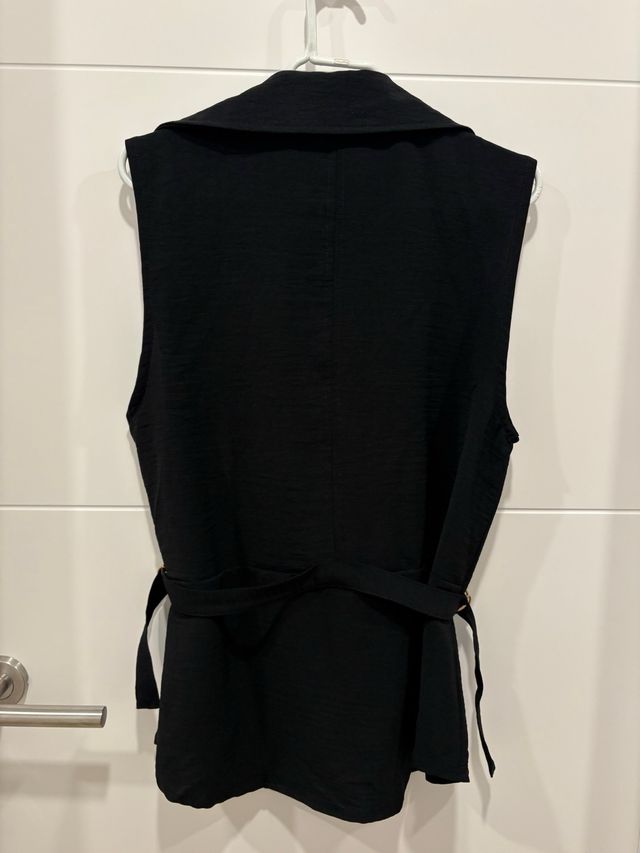 Blusa sin mangas negra