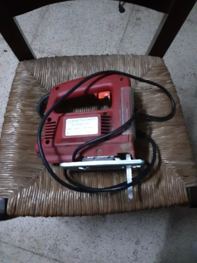 Sega elettrica rossa