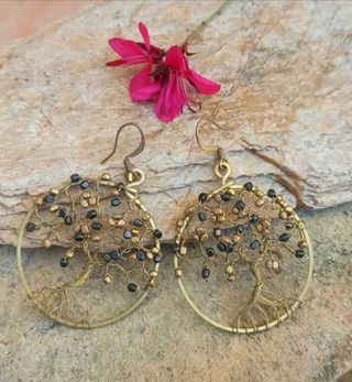 Pendientes artesanales con diseño árbol de la vida