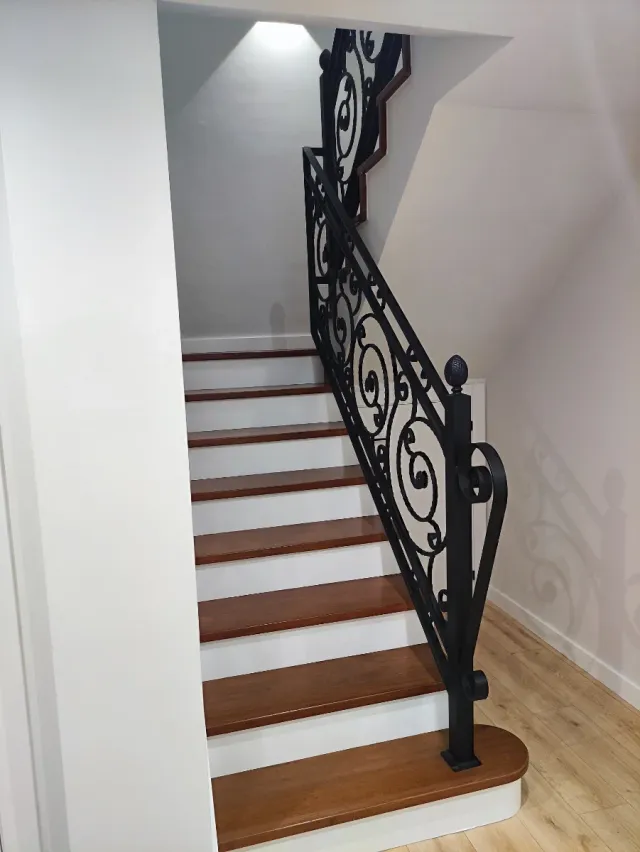 Barandilla de forja negra