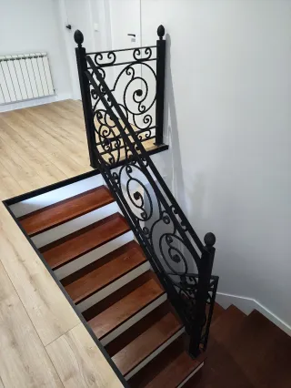 Barandilla de forja negra