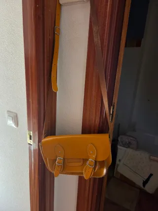 Bolso piel y piel sintética beige