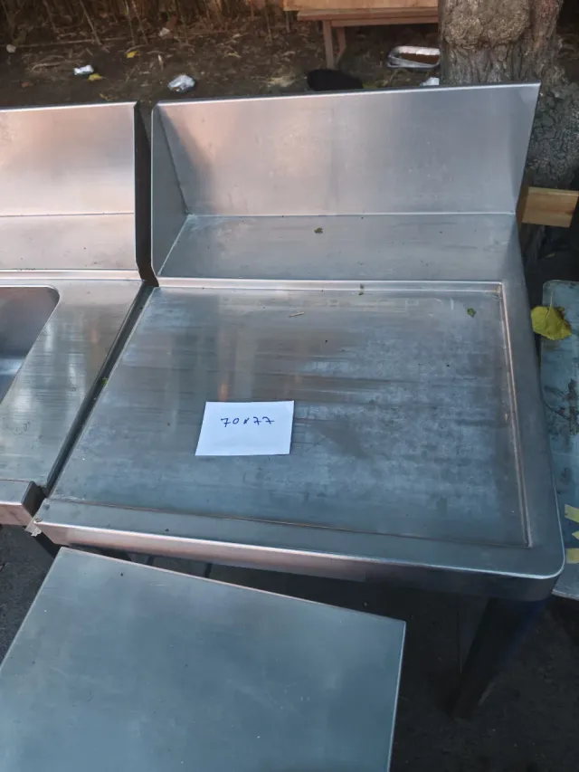 Tavolo in acciaio inossidabile con scarico