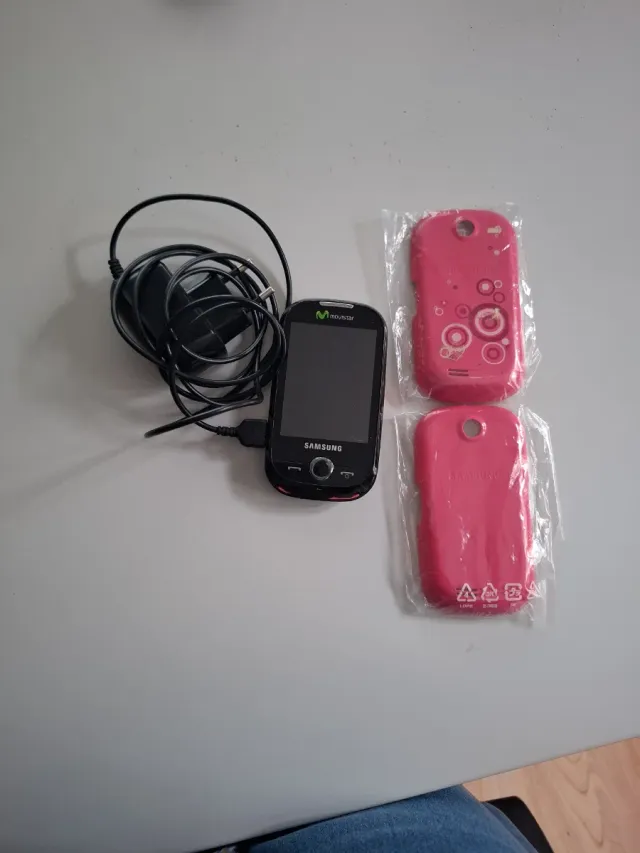Samsung Móvil con Cargador y 2 Carcasas Rosas