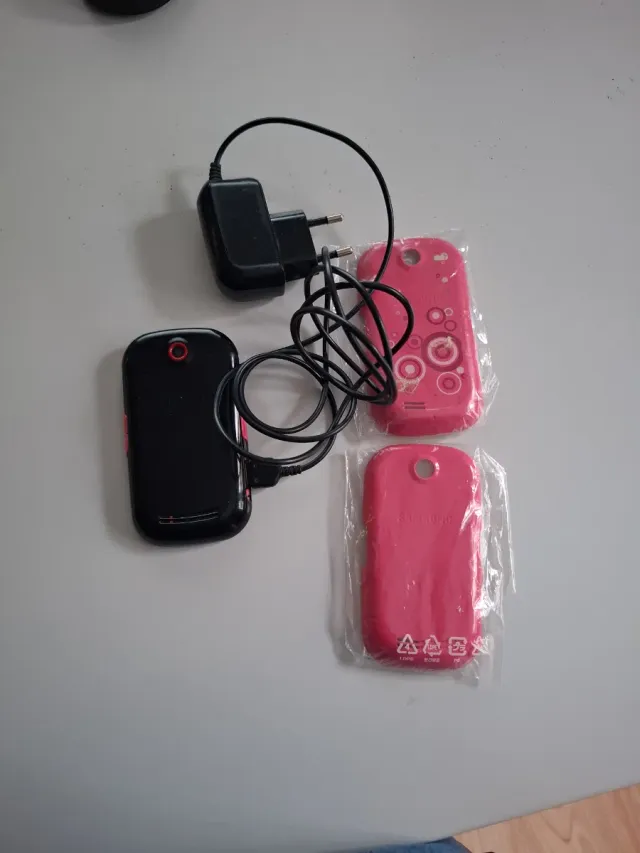 Samsung Móvil con Cargador y 2 Carcasas Rosas