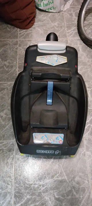 Maxi-Cosi Cabriofix + Base isofix