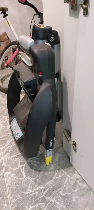 Maxi-Cosi Cabriofix + Base isofix