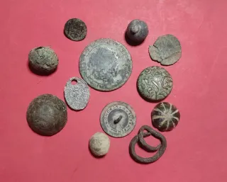 Lote de botones y piezas antiguas XVIII- XIX