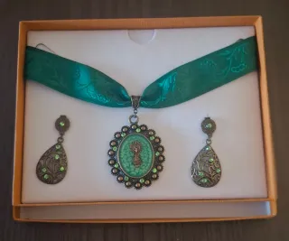 Conjunto Medalla y Pendientes Esmeralda