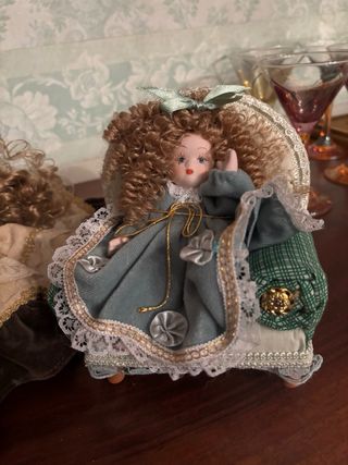 Set 4 Bambole Porcellana Abiti Pizzo