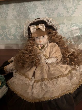 Set 4 Bambole Porcellana Abiti Pizzo