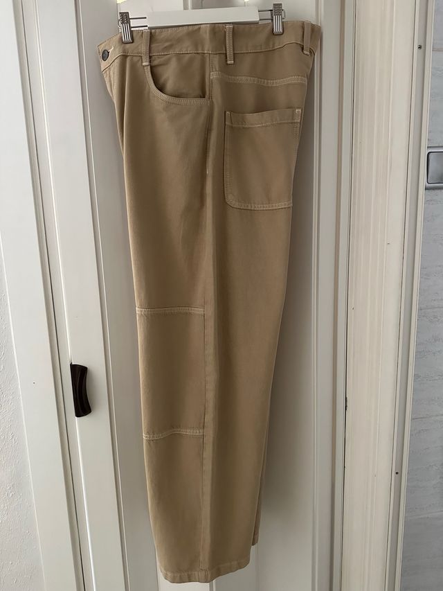 Pantalón Bershka beige estilo baggi