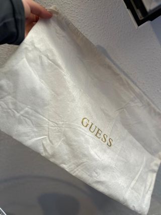 Bolso Guess Negro con Logo