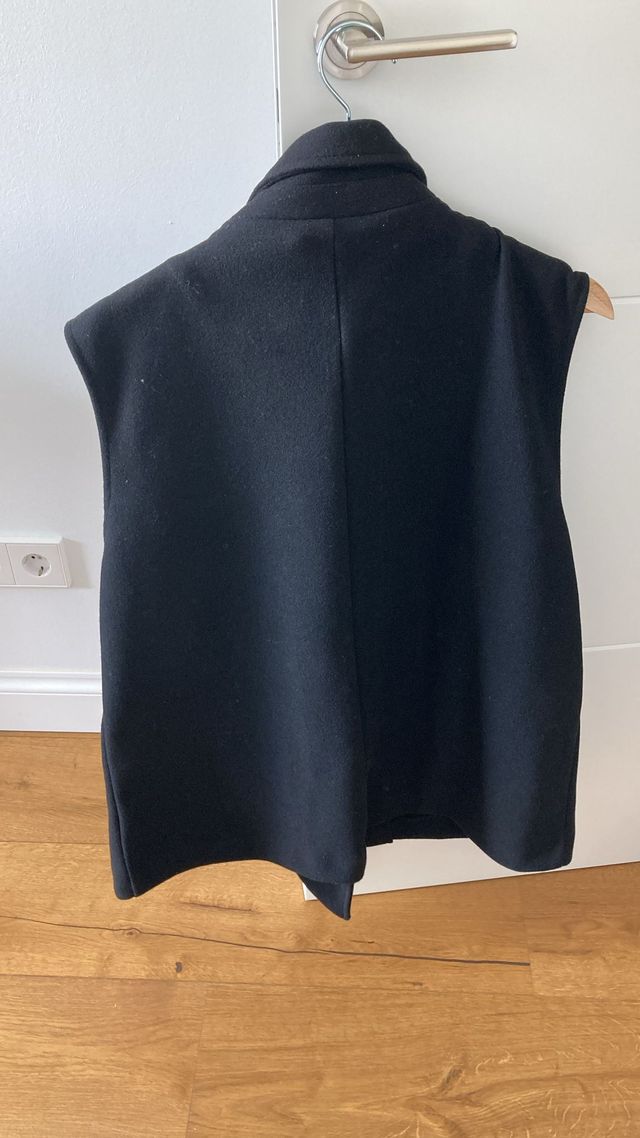 Chaqueta sin mangas Zara negra