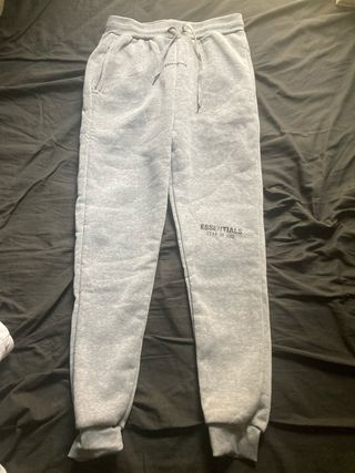 Chandal ESSENTIALS gris talla S PRECIO DEBATIBLE