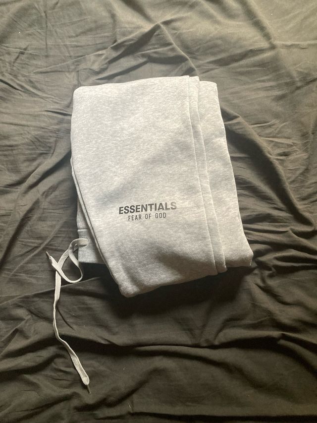 Chandal ESSENTIALS gris talla S PRECIO DEBATIBLE