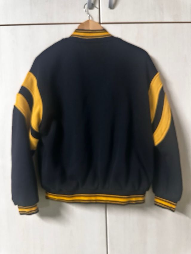 Jaqueta Bomber Bershka Preta e Amarela