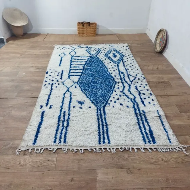 Alfombra de lana azul y blanca