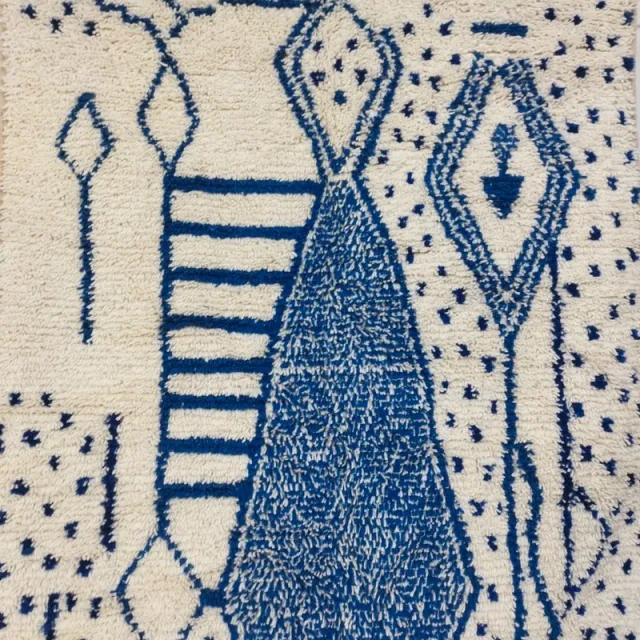 Alfombra de lana azul y blanca