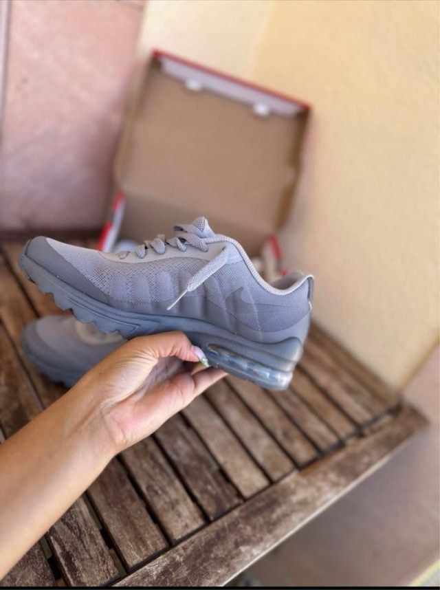 Zapatillas Nike grises nuevas