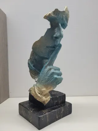 Statua Silenzio moderna