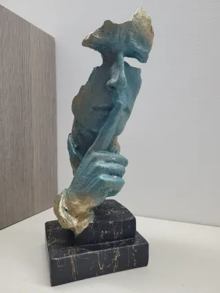 Statua Silenzio moderna