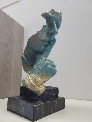 Statua Silenzio moderna