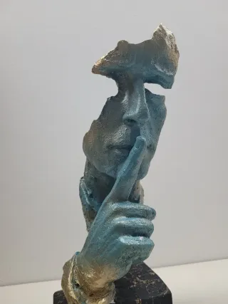 Statua Silenzio moderna