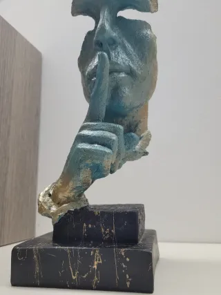 Statua Silenzio moderna