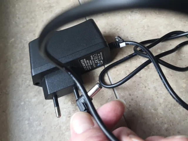 8 cavi di ricarica vari per cellulari