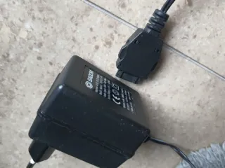 8 cavi di ricarica vari per cellulari