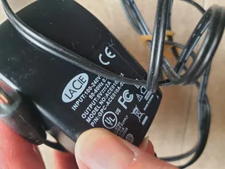 8 cavi di ricarica vari per cellulari