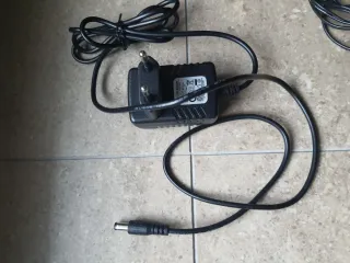 8 cavi di ricarica vari per cellulari