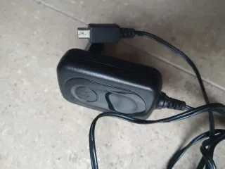 8 cavi di ricarica vari per cellulari