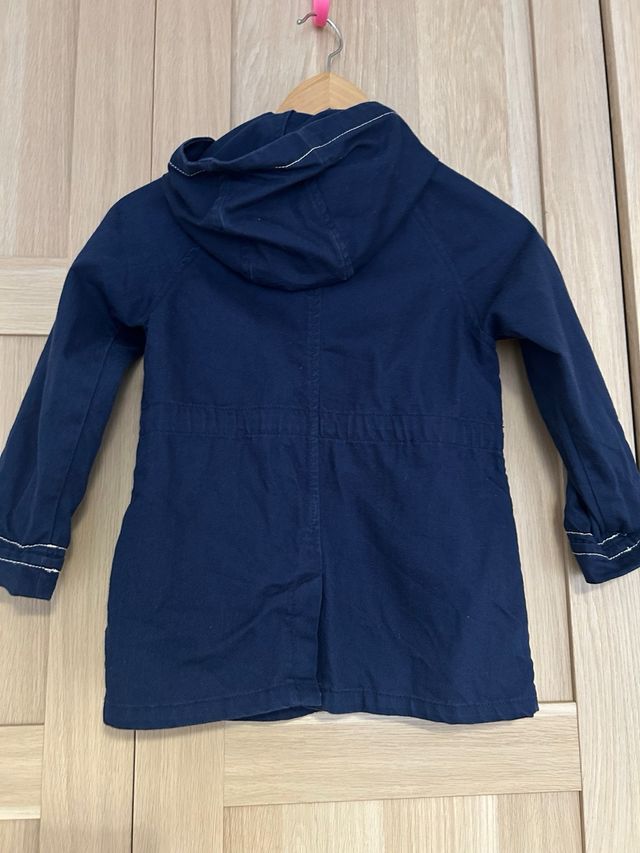 Parka niña azul con capucha