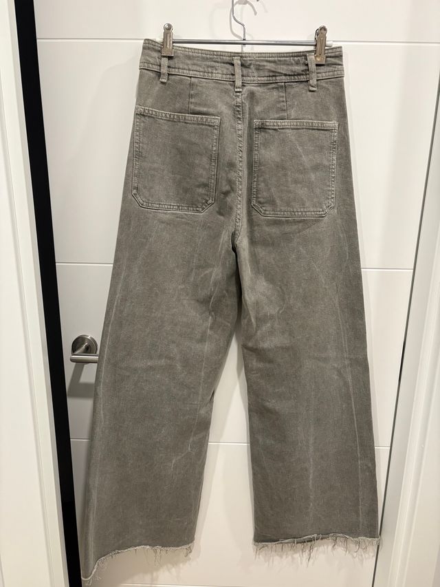 Pantalón Zara verde grisáceo