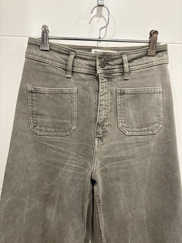 Pantalón Zara verde grisáceo