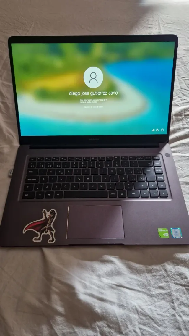 Huawei Laptop + Auriculares + lector huellas