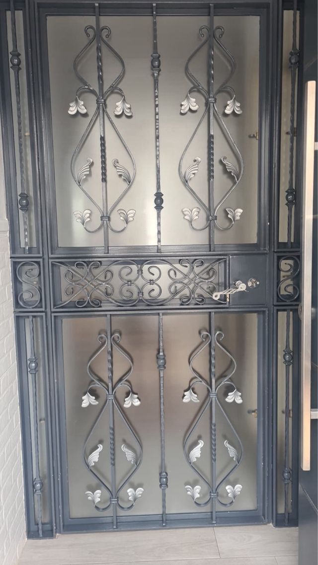 Puerta de entrada de forja