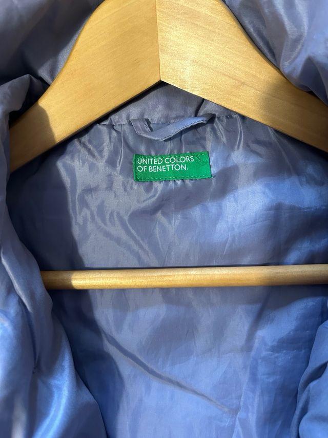 Abrigo plumífero gris