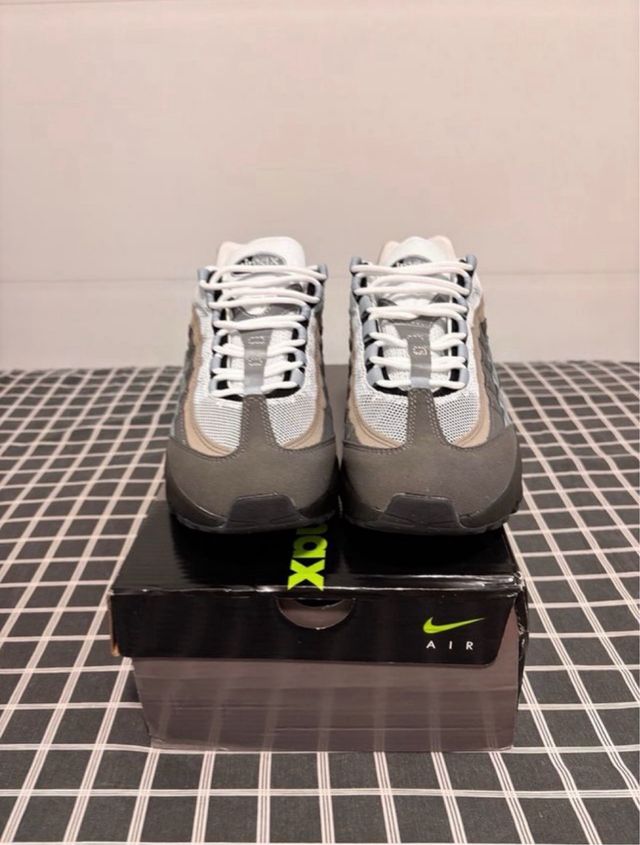 Nike Air Max Gris y Blanco