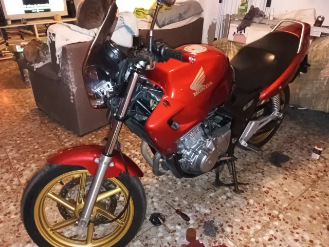 Honda CB 500 (2000) - Cambio por moto clasica.