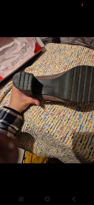 Scarpe grigie in camoscio con cinturino