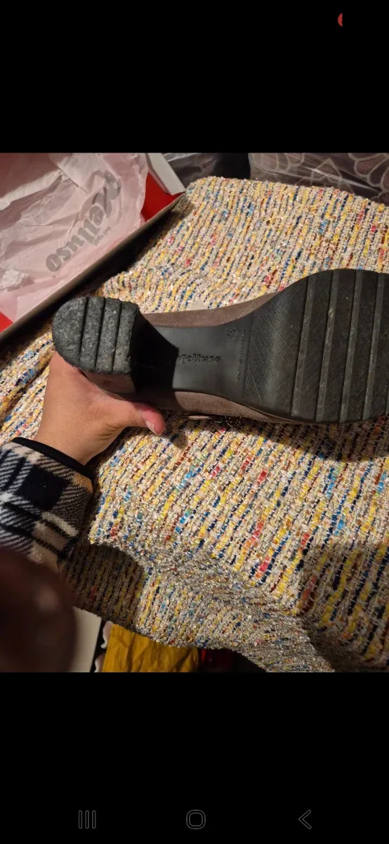 Scarpe grigie in camoscio con cinturino