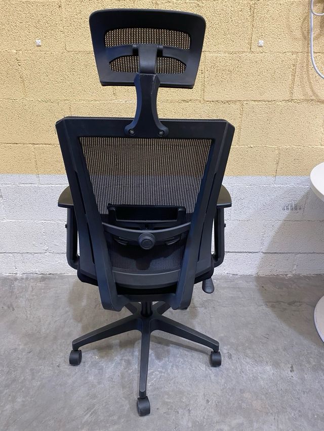 Silla de oficina ergonómica negra